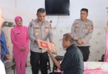 Polda Bengkulu Tebar Kepedulian Melalui Kegiatan Anjangsana kepada Anggota Sakit, Purnawirawan dan Warakawuri