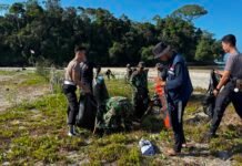 Polres Kaur Bersama Mahasiswa KKN UNIB, TNI dan Masyarakat Gelar Aksi Bersih Pantai Muara Sambat