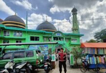 Personel Polres Rejang Lebong Laksanakan Pengamanan Sholat Jumat