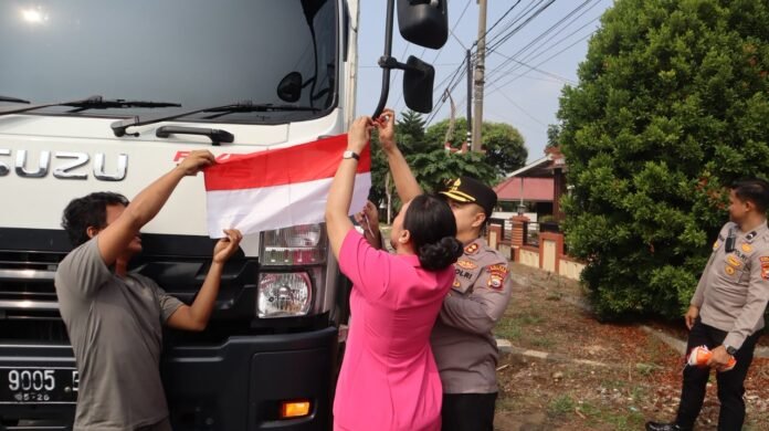 Meriahkan HUT ke-81 RI, Polres Bengkulu Selatan Bagikan 1.500 Bendera Merah Putih