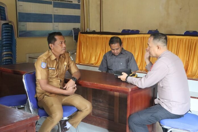 Bukan Sekadar Ngopi, Polisi Kepahiang Turun ke Rumah Warga Sido Makmur, Dengarkan Keluhan hingga Bagikan Sembako