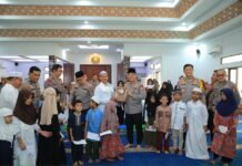 Singgah di Masjid Natabel Jannah, Wakapolri Komjen Dedi Prasetyo Berbagi Santunan dan Jumat Berkah