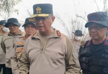 Polda Kalteng Optimalkan Serbuk Tepung Singkong “Hertindo AF31”, Untuk Padamkan Bara di Lahan Gambut