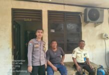 Bhabinkamtibmas Polsek Karang Tinggi Sampaikan Imbauan Karhutla Saat Sambang Warga