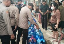 Hadir di Tengah Krisis: Polda Kalbar Gelar Bakti Kesehatan dan Salurkan Air Bersih Bagi Warga