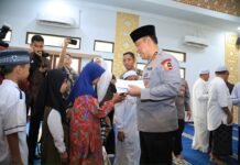 Singgah di Masjid Natabel Jannah, Wakapolri Komjen Dedi Prasetyo Berbagi Santunan dan Jumat Berkah