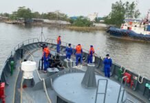 Gelombang Kurang Bersahabat, Kapal Polri Tetap Sisir Laut Bersama Tim Sar Cari Korban Km Virgo Transport 8