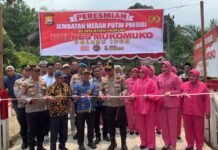 Kapolres Mukomuko Resmikan Jembatan Merah Putih Presisi, Perkuat Akses dan Mobilitas Warga Desa Cinta Asih