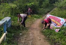 Polsek Bermani Ulu Bersama Warga Gotong Royong Renovasi Jembatan Merah Putih