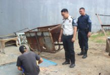 Jaga kebersihan blok hunian, ka. Kpr rutan manna awasi langsung perbaikan gerobak sampah operasional