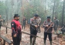 Hujan Bantu Basahi Lahan Bekas Karhutla, Brimob Kalteng Tetap Pantau Bara Api