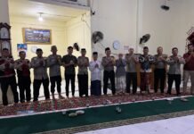 Wakapolres Seluma Kompol Fakhrul Ikhwan, S.H dan personil Polres Seluma melaksanakan Subuh Keliling di Masjid Baiturrahman Desa Kota Agung Seluma Timur.